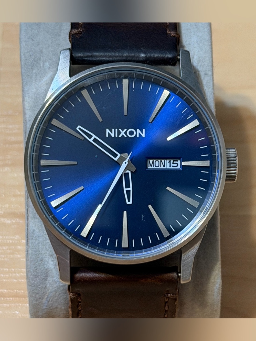 Nixon The Sentry Leather "Never Be Late" Blue Sunray Men's Analog Watch RUNNING